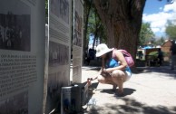 Exposición del Proyecto Huellas para no olvidar en la plaza pública de Tilcara, San Salvador de Jujuy