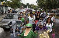 Alzando La Voz Por Los Derechos De La Madre Tierra En Quintana Roo Participan Activistas Con Desfile Y Parada Ambiental