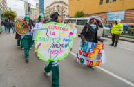 Jóvenes bolivianos de distintas unidades educativas recorrieron las calles de La Paz, como un llamado para combatir el comercio ilegal de animales