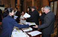 Senate of Argentina receives the plaques of the survivors