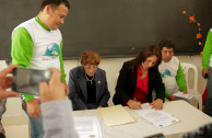 Firma de convenio por la Lic. Martha Elvira Gómez Pinto y la Dra. Nelly Fuentes,  Coordinadora Nacional de EMAP Perú.