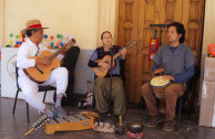 Singing with ancestral instruments