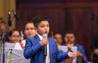 One of the songs played on the night of the concert was: Que Canten los Niños by Jose Luis Perales