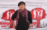 Jaime Guevara, cantautor ecuatoriano de trova urbana, también donó su sangre en favor de la vida.