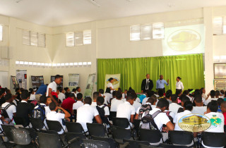Alumnos aprendiendo