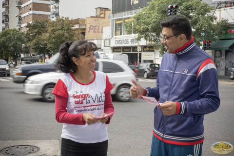 La importancia de la donación voluntaria de sangre . invitacion