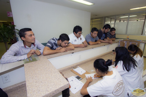La maratón contó con la participación de alumnos universitarios. Participación universitaria.