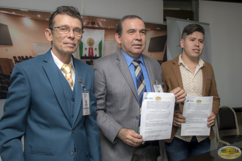 El foro dio lugar a la firma del convenio de colaboración. Firma de convenio.