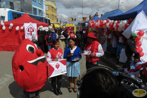 Feria por la solidaridad de los donantes voluntarios de sangre Donantes voluntarios