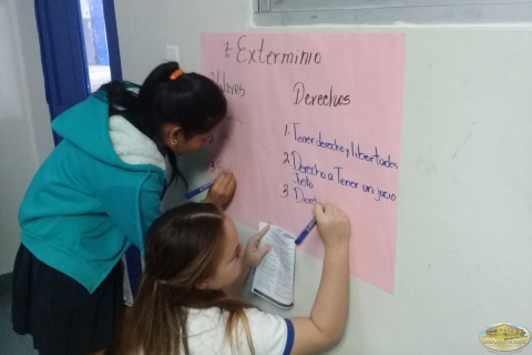 2_foto_talleres_educar_para_recordar Estudiantes participando