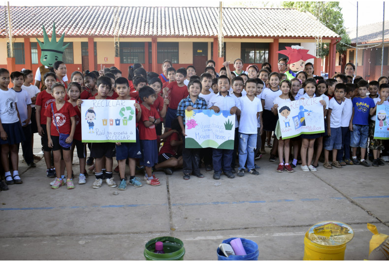 Niños participantes de los talleres ambientales