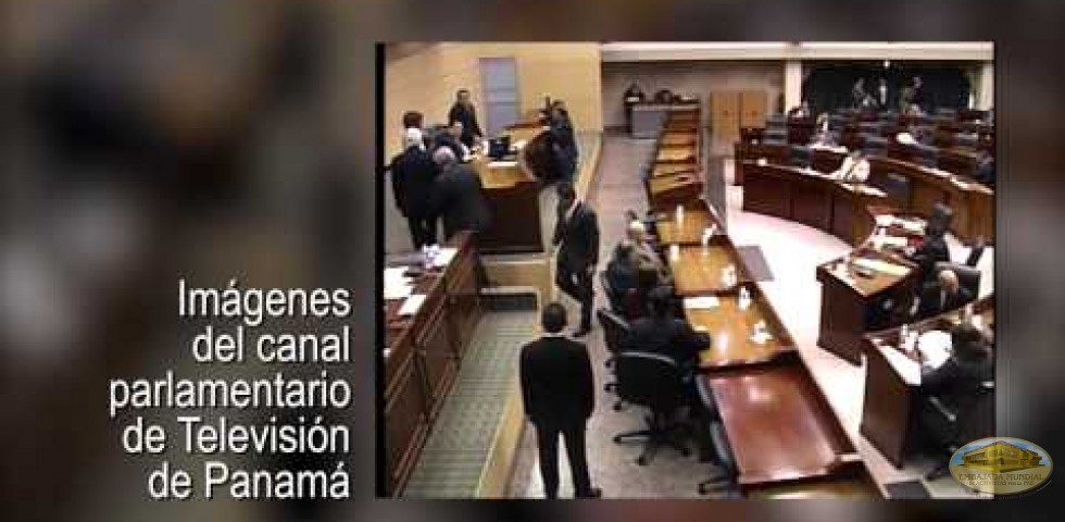Dr. William Soto presenta Huellas para no olvidar en la Asamblea Nacional de Panama